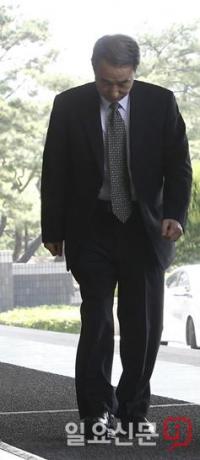 ‘가습기 살균제 사망’ 옥시 신현우 전 대표 징역 7년 선고