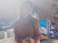 설현, 겨울 날씨에 봄 옷 입고 야외 촬영? 네티즌들 “핫팩 투혼 안쓰러워”