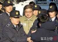 헌법재판소에 출석하는 안종범 전 수석