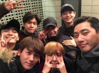 박서준, '화랑' 동료들과 종영 단체샷 공개 "감사합니다 사랑합니다"