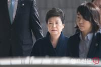 박근혜 전 대통령의 검찰소환 .................   네번째 걸음(얼음)