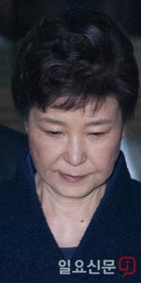 박근혜, 자유한국당 당원권 정지···부패 혐의 기소 동시 효력