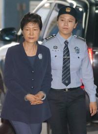 '다 다시 불러' 박근혜 증거 부동의 전략에 법원은?