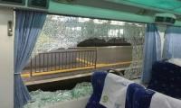 운행 중 열차, 쇳덩어리 날아와 차창 ‘와장창’…승객 7명 부상, 수원 병원에 옮겨져