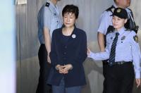 “나가라”는 자유한국당 혁신위...박근혜 자진탈당 할까?