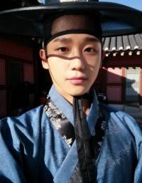 정해인, 궁궐에서 한복 인증샷 "즐거운 한가위 보내세요" 
