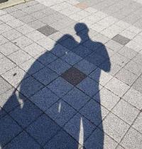 정해인, 의미심장한 그림자 스킨십 인증샷 "옆에 여자 누구?" 