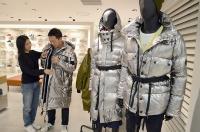 부산지역 롯데백화점, 스타 마케팅까지 합류한 롱패딩 열풍