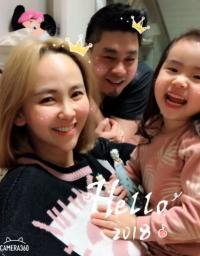 김지우, 레이먼킴-붕어빵 딸과 함께 사랑스러운 새해인사 “해피 뉴 이어” 
