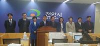 구본영 천안시장 잇딴 비리 의혹에 민주당 시의원 "음해성 정치공세"