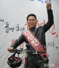 김성진 부산시교육감 예비후보, 보수 자처하며 독특한 선거운동 펼쳐 