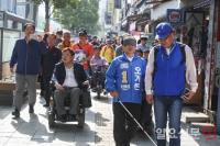 오거돈 부산시장 예비후보가 안대 쓰고 휠체어 탄 까닭