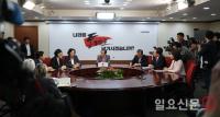 자유한국당을 찾은 수잔 솔티 북한자유연합 대표