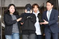 '포토라인 선 홍대 몰카범' 남녀갈등으로 비화된 까닭