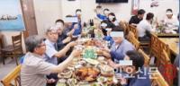 민주당 기장군수 후보 등, 5.18 당일에 술판?···“개소식 뒤 가진 식사자리였을 뿐”