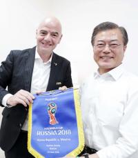 문재인 대통령 “월드컵 남북 공동개최 가즈아”