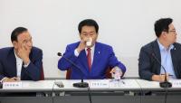 물 마시는 안상수 자유한국당 혁신 비대위 준비위원장