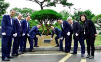 김일권 양산시장, 취임 기념식수 제막식 가져