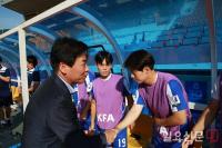 정정복 부산시축구협회장, FA컵 참여한 부산 구단 선수 격려