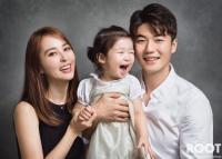 한혜진-기성용, 딸과 함께한 행복한 가족사진 공개 “아빠 붕어빵” 