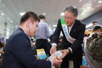 “귀성객 여러분, 경남 햅쌀 드시고 건강하세요”