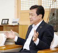 [인터뷰] 김병우 충북교육감 “교육은 가능성을 싹틔우고 길러 열매맺도록 북돋는 것“