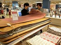 부산 롯데백화점 "쌀쌀해진 날씨에 보온상품 인기"