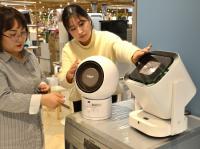 [포토] 롯데백화점 부산본점 “서큘레이터, 이젠 난방용으로 이용하세요”