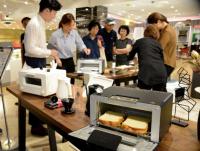 롯데백화점 부산본점 "명품보다 더욱 대접받는 소형가전, 연말 선물로 인기"