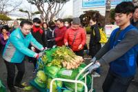 경남농협, 금요직거래장터 김장철 맞아 ‘김장 채소 특판전’ 열어