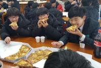 부산시교육청, 지갑 주워 주인 찾아준 중학생 선행 표창