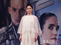 한국 첫 방문한 할리우드 배우 로사 살라자르