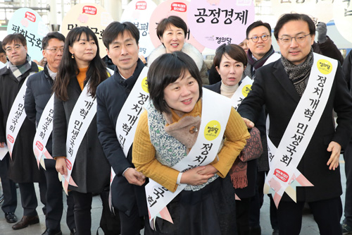 정의당, 서울역 귀성 인사