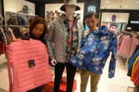 “봄 특수 잡아라”...부산 롯데백화점, 아웃도어 할인 대전