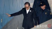 '병보석은 안 받아들여졌지만...' 이명박 보석으로 풀려나