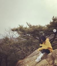 소유, 청계산 바위 위에서 완벽 각선미 인증샷 "2019 첫 등산"