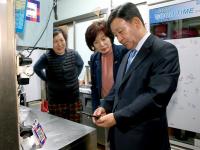 허성곤 김해시장, 전통시장에서 제로페이 시연 "제로페이 결제 참 쉽네요"