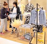 신세계센텀시티 "올 봄에도 어김없이 데님이 인기"