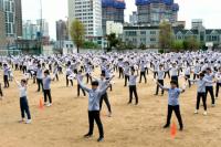 부산중 학생과 교사, ‘백년의 함성 플래시몹’ 펼쳐
