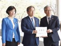 민주당, 강원산불 '가짜뉴스' 유포자 한국당 김순례 등 75명 고발