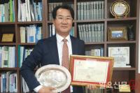 [만나봅시다] 김경호 문장원기념사업회 이사장