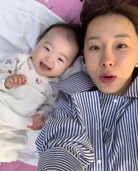 이지혜, 5개월된 붕어빵 딸 미모 공개 “계속 사진 보게 돼” 