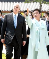 [포토] 이철우 지사 안내 받는 앤드루 왕자
