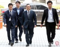 김학의 전 차관 6년 만에 구속…"범죄 혐의 소명, 도망 우려"