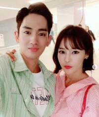 미나, 남편 류필립과 행복한 데이트 일상 눈길 "17살 나이차 무색한 선남선녀" 