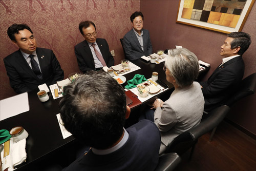 민주당 이해찬대표, 외교안보장관 오찬회동