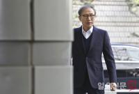 '단순 감기몸살인데 암병동 특실 무료' 이명박 입원에 쏠린 눈