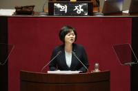 한국당 향해 연설하는 이정미 대표