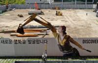 영화진흥위원회, 부산 사옥 건설 현장에 이색 홍보작품 설치