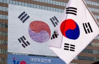 성인 4명 중 3명, "광복절날 태극기 게양할 것"